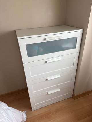 Cómoda Brimnes IKEA Blanca y Transparente
