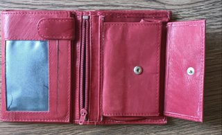 Cartera  de piel roja