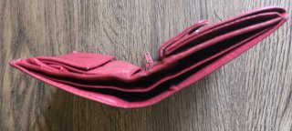Cartera  de piel roja