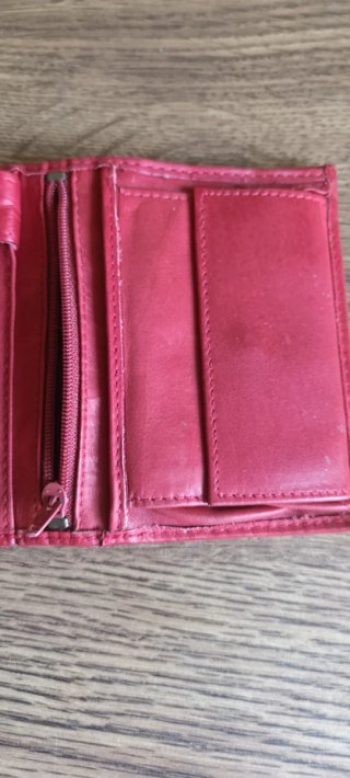 Cartera  de piel roja