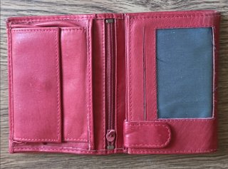 Cartera  de piel roja