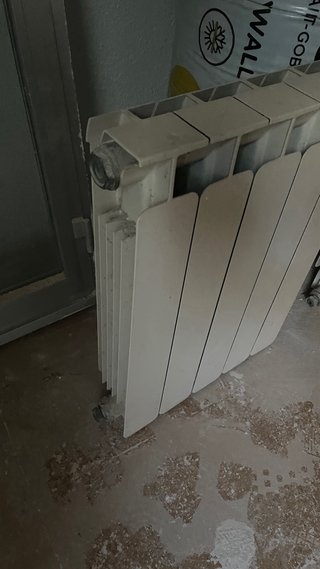 Radiatori Metallici Beige e Bianchi