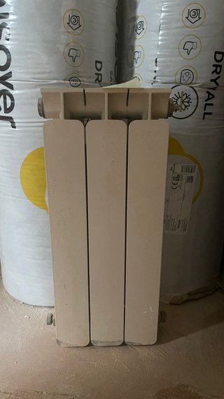 Radiatori Metallici Beige e Bianchi