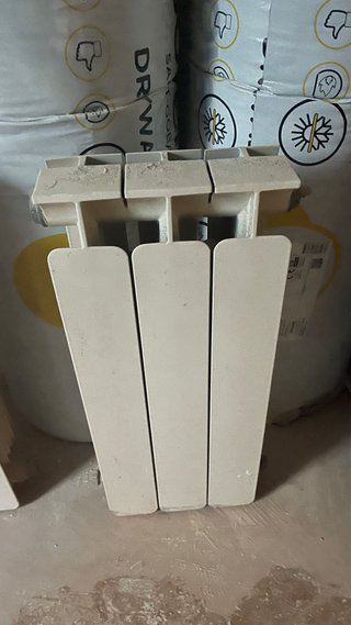 Radiatori Metallici Beige e Bianchi
