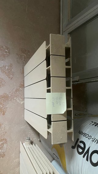 Radiatori Metallici Beige e Bianchi