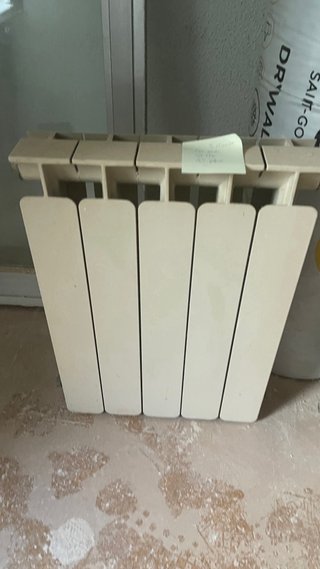 Radiatori Metallici Beige e Bianchi