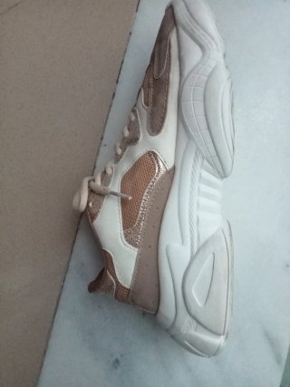 Zapatillas Beige y Doradas