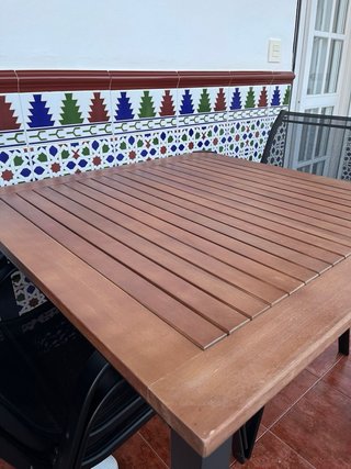 Mesa y silla exterior madera y metal