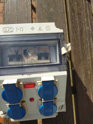 Caja de distribución eléctrica BJC T-13
