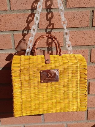 Bolso amarillo Kandhyma con cadena