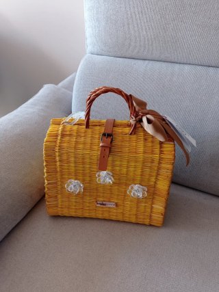 Bolso amarillo Kandhyma con cadena