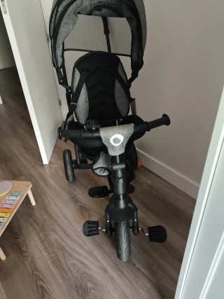 Triciclo para niño gris y negro