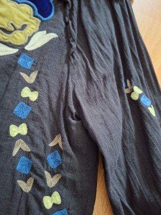 Blusa Scalpers bordada negra