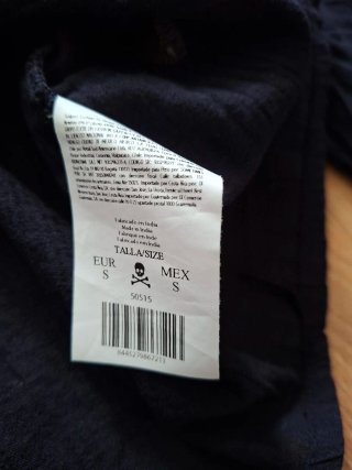 Blusa Scalpers bordada negra