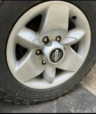 Tapabujes tapa cubos Nissan Terrano