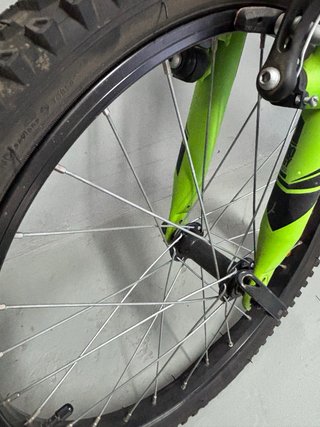 Bicicleta infantil B'TWIN negra y verde niño niña