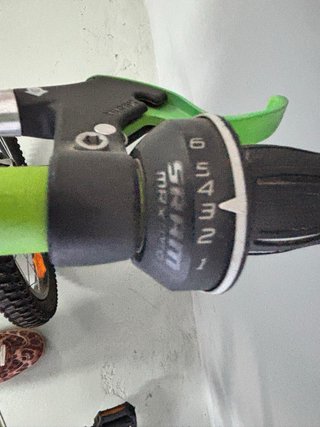 Bicicleta infantil B'TWIN negra y verde niño niña