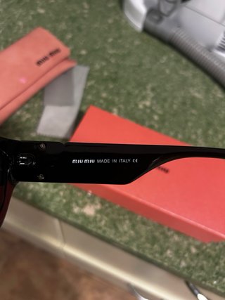Gafas de sol Miu Miu negras