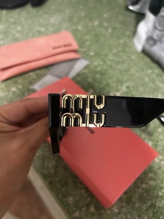 Gafas de sol Miu Miu negras
