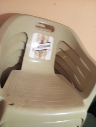 Lote de sillas de plástico