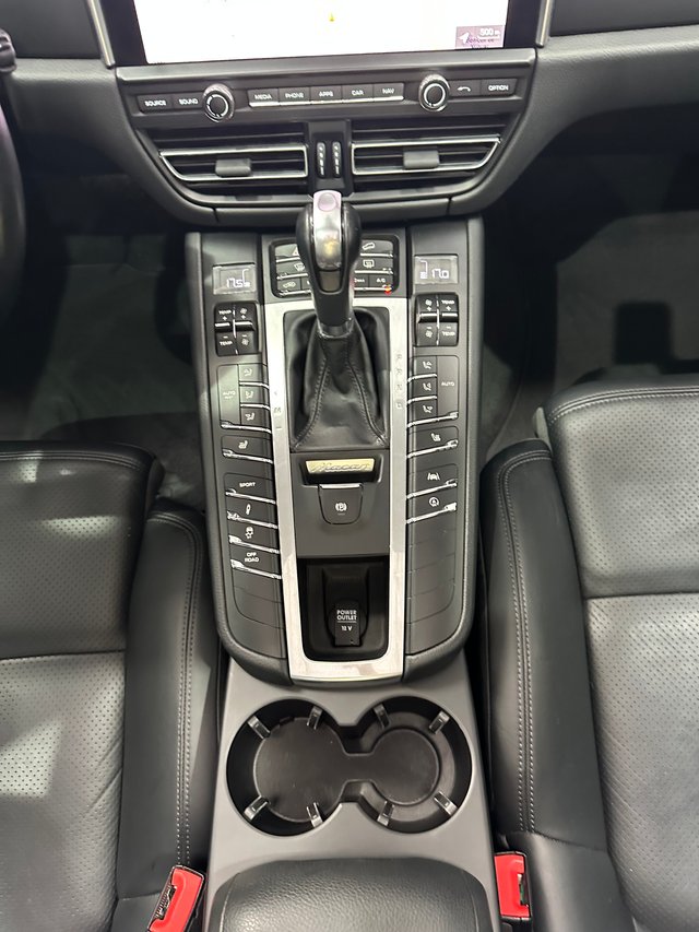 Porsche Macan 2021