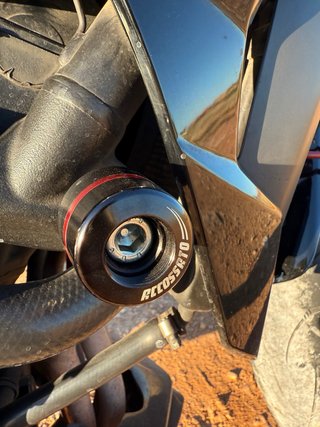 Suzuki GSR 750 Blanca y Negra