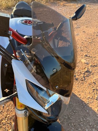 Suzuki GSR 750 Blanca y Negra