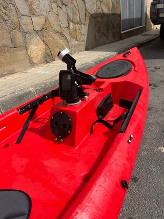 Kayak de pesca rojo