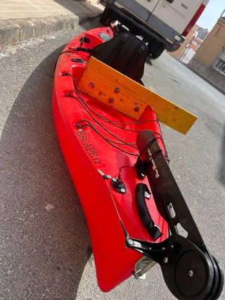 Kayak de pesca rojo