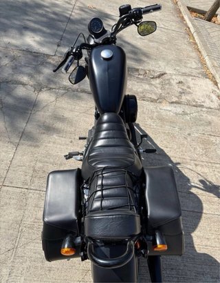 Harley Davidson Iron 883 Negra