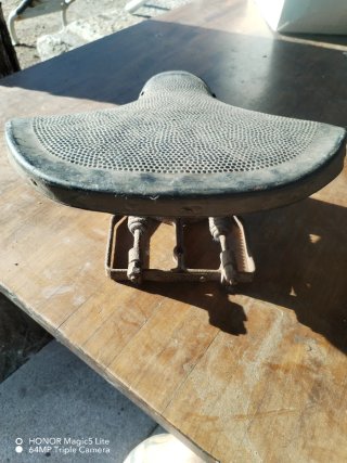 Asiento de moto antiguo