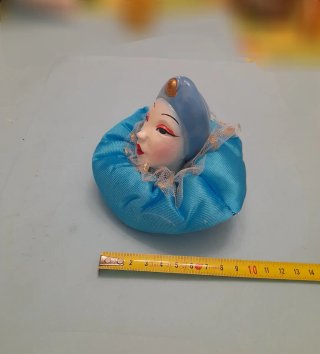 Figura vintage de escayola y tela