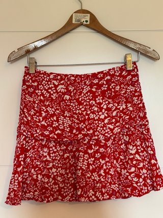 Falda corta estampada floral roja
