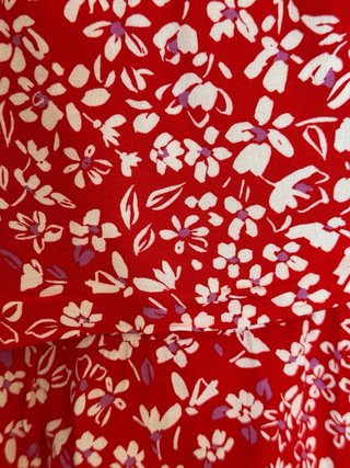 Falda corta estampada floral roja