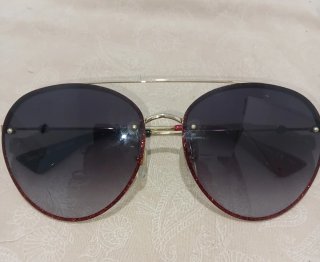 Gafas de Sol Gucci Doradas y Rojas
