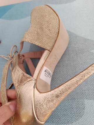 Zapatos Lodi dorados talla 40/41