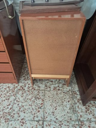 2 Cajoneras de madera marrón. 25 € unidad