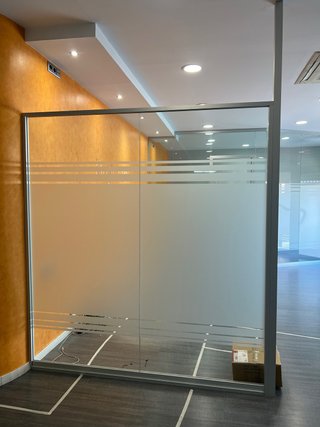 Tabique oficina cristal y metal 205x5x220