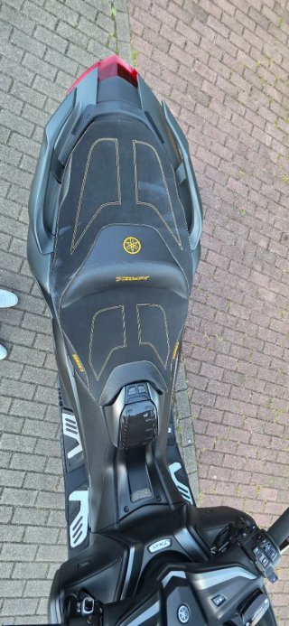 Yamaha TMAX560 TECH MAX 2020 Negra y Dorada