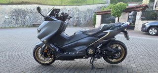 Yamaha TMAX560 TECH MAX 2020 Negra y Dorada