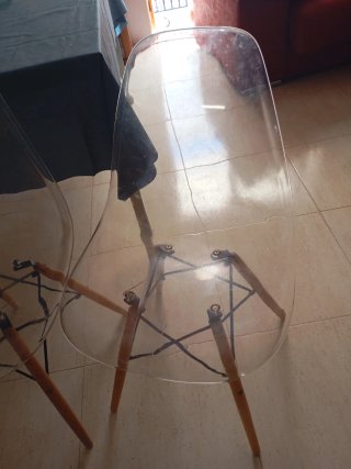 Sillas transparentes estilo Eames (4 unidades)