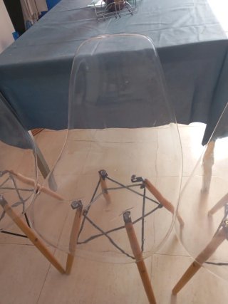 Sillas transparentes estilo Eames (4 unidades)