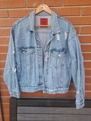 Chaqueta tejana oversize perlas