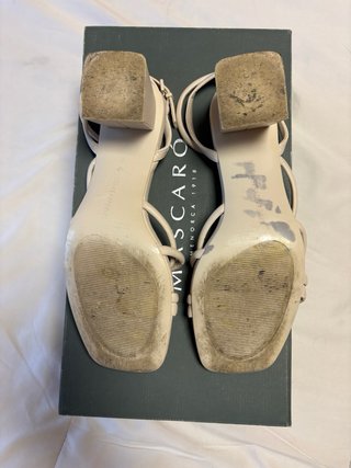 Sandalias Stradivarius tacón bajo beige talla 38