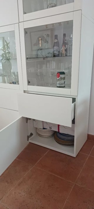 Mueble Besta Ikea Blanco, con vitrina de cristal