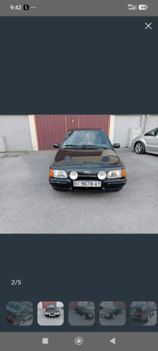 Ford Escort 1989. Tiene etiqueta coche histórico.
