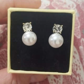 Pendientes perlita y circonita chapados oro