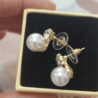 Pendientes perlita y circonita chapados oro