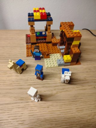 LEGO Minecraft 21167 Posto di Scambio