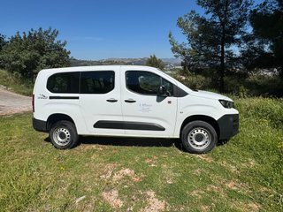 Peugeot Partner 4*4- 5 plazas-del 12-2021- 130CV-